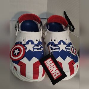 NWT Men's Marvel Captain America Echo Clogs - Red, White, and Blue Crocs